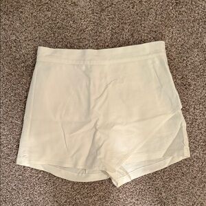 AKIRA Light Cream Skort